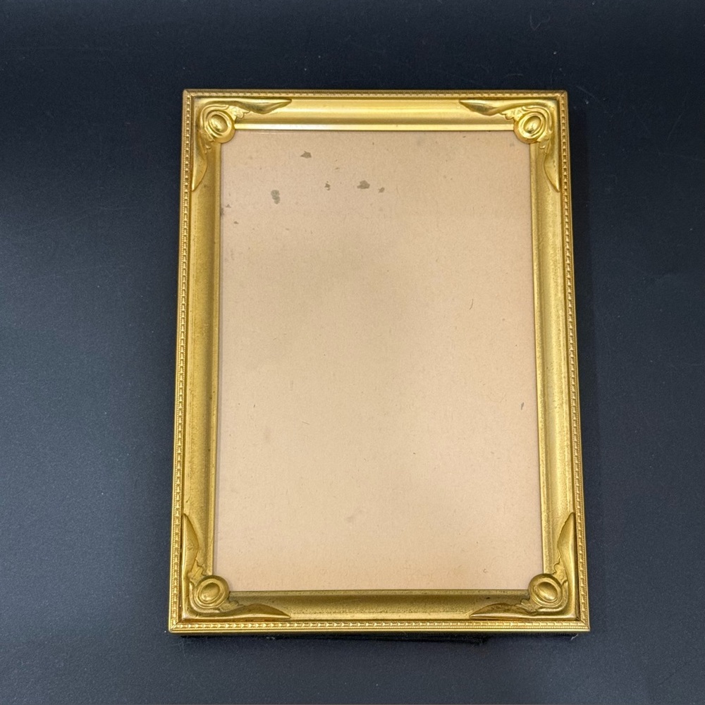 Vintage MCM Ornate Filigree Gold Brass Bat Pattern Corners Picture Frame 7”X5”